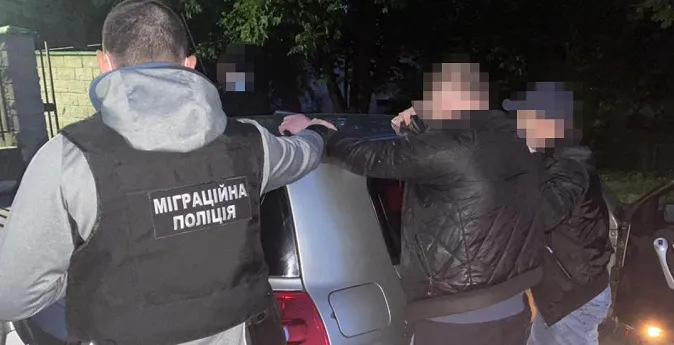 Ті самі люди: у Луцьку затримали лікаря-сутенера. Вдруге (фото, відео)