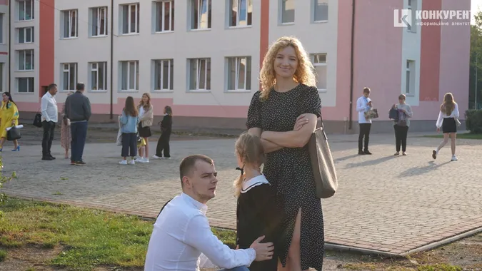 Квіти, дзвоники і діти: як у Луцькому ліцеї №9 відзначили 1 вересня (фото)