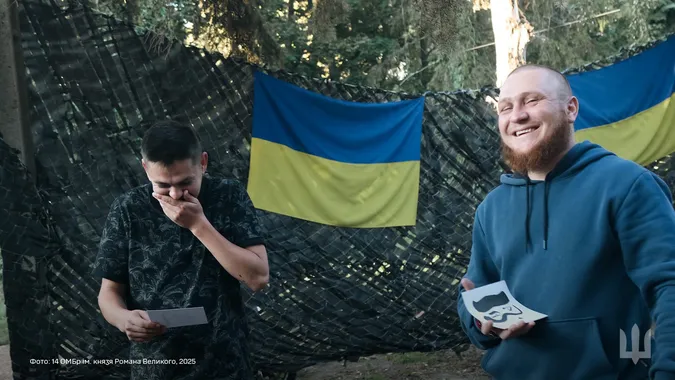 Творчий підхід до відпочинку: Князівські воїни опановують східну каліграфію (фото)