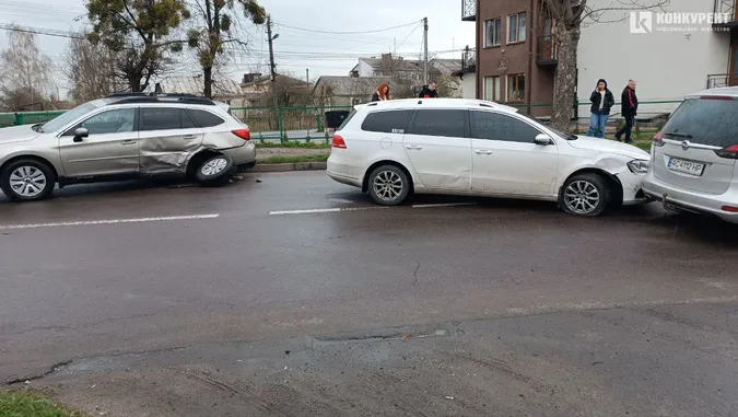 Вирване колесо й уламки на дорозі: у Луцьку – подвійна ДТП (фото)
