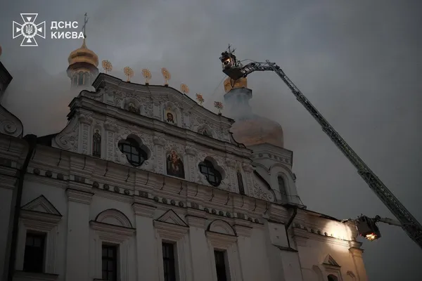 Києво-Печерську лавру зачинили для відвідувачів після удару РФ (фото, відео)