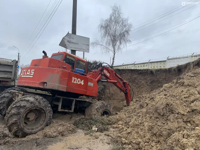 У Луцьку порвало водопровід – в частині будинків немає води (фото)