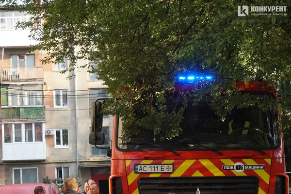 У Луцьку – пожежа на Привокзальному: горить багатоповерхівка (фото, відео, оновлено)