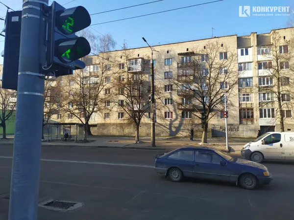Відродження-Ветеранів-Писаревського: в Луцьку запрацював новий світлофор (фотофакт)