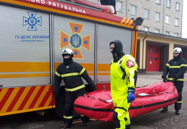 Луцькі рятувальники вчились працювати з новим обладнанням (фото)