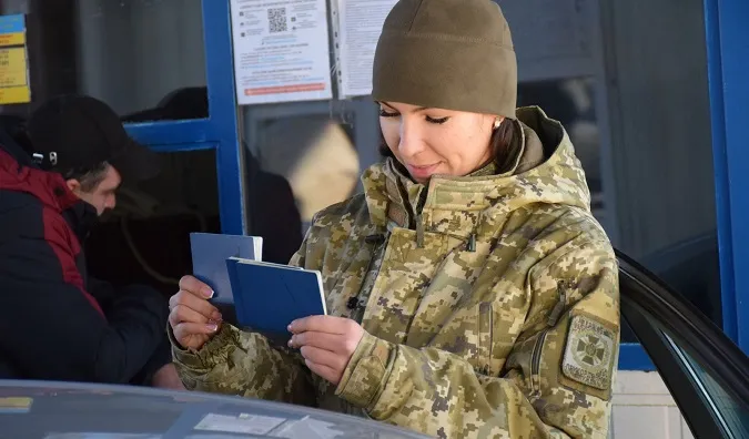 20-річний волинянин хотів виїхати за кордон з «липовими» документами (фото)