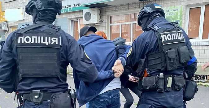 Правоохоронці затримали зловмисника, який продавав на Волині зброю (фото)