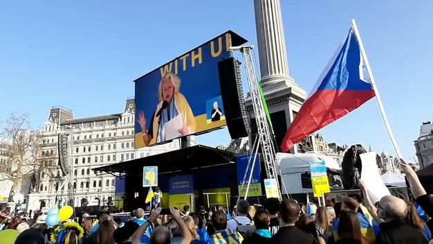 Володарка двох премій «Оскар» на демонстрації на підтримку України прочитала поезію Шевченка (відео)