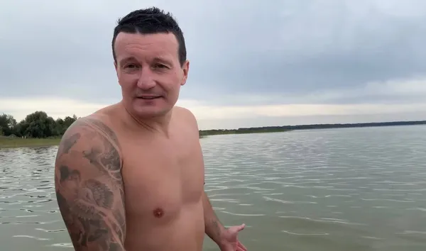 «Втік на Світязь після провального Євро-2016»: Артем Федецький показав улюблені місця на Волині (відео)