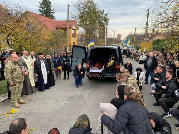 На Волині попрощалися з полеглим воїном Петром Оверчуком (фото)