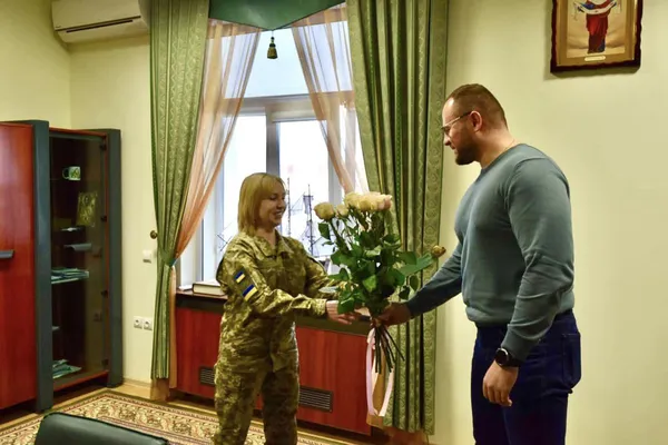 Пройшла двомісячну реабілітацію: лучанка, яку звільнили з полону, повернулась додому (фото)