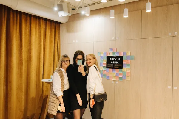Cтерли з google, матюк в ефірі, попав на тисячі: перший  F%ckUp Nights у Луцьку (ФОТО)