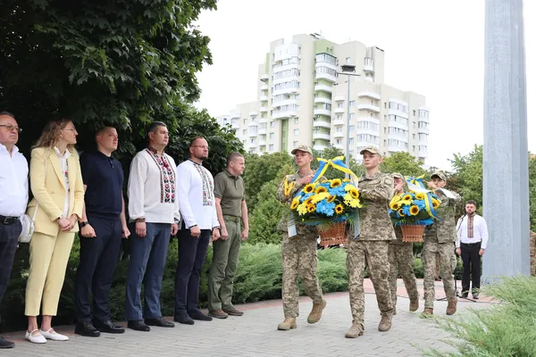 Як у Луцьку піднімали найбільший прапор Волині (відео)