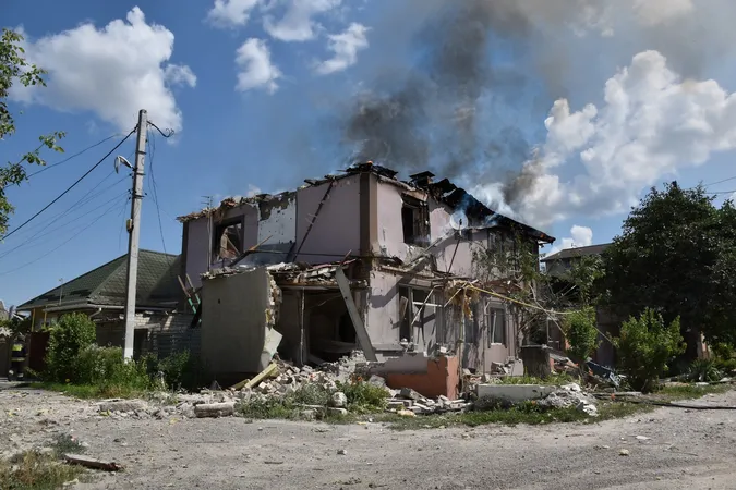 Герої без зброї: як волинські рятувальники працюють на Херсонщині (фото)