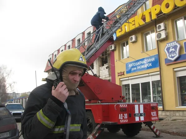 У Луцьку горіла офісна будівля (фото, відео)