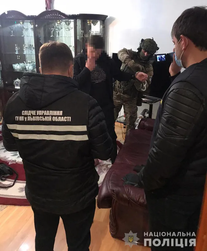 «Обчищали» офіси й банкомати: затримали групу крадіїв, яка орудувала на Волині