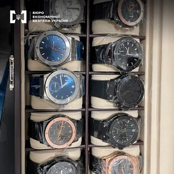 Через «Устилуг» в автобусі везли прикраси та елітні годинники на понад 10 мільйонів (фото)