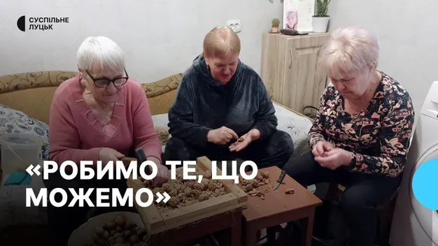 Пенсіонерки з Волині зробили для захисників понад мільйон енергетичних наборів (фото, відео)