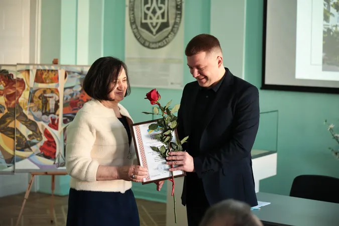 У Луцьку до Міжнародного дня музеїв нагородили працівників музейної сфери області (фото)