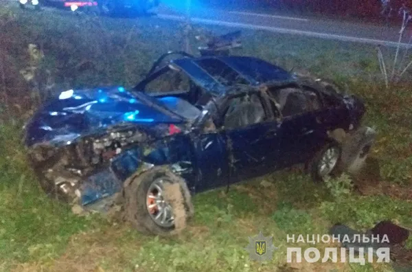 Водій та пасажир у лікарні: повідомили деталі ДТП в Чарукові (фото)