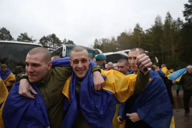 ⚡️Новий обмін: в Україну повернули 185 захисників та 20 цивільних (фото)