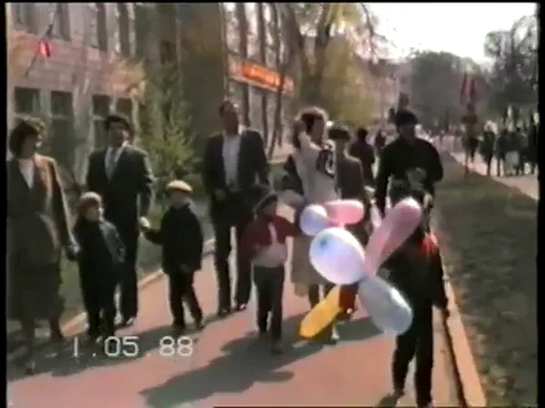 Як Луцьк на першотравневий парад ходив у 80-х роках (ВІДЕО, ФОТО)