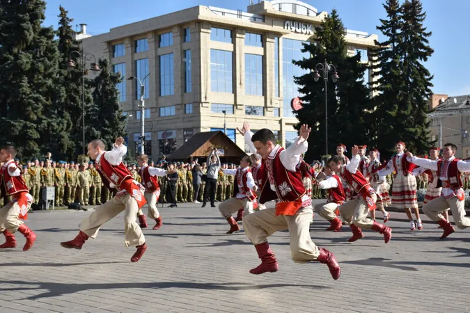 Зі зброєю і прийомами рукопашки: як приймали в Луцьку в ліцеїсти (ФОТО)