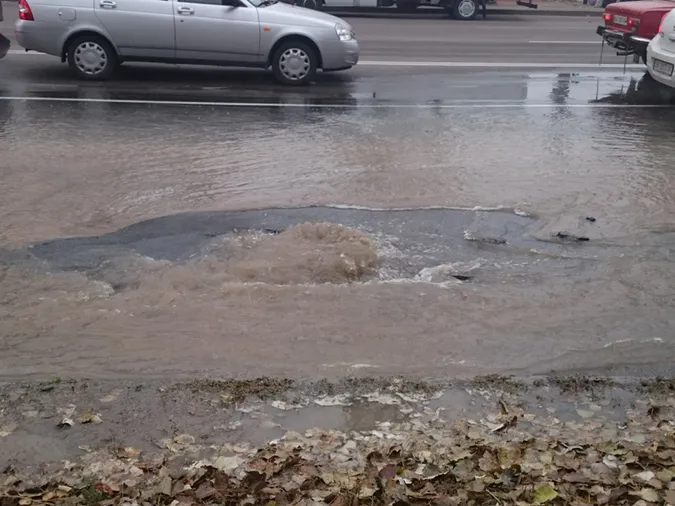На проспекті Відродження в Луцьку порив мережі: чотири будинки без теплопостачання