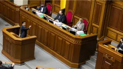 🖕 Гео Лерос з трибуни показав середнього пальця Зеленському (відео)