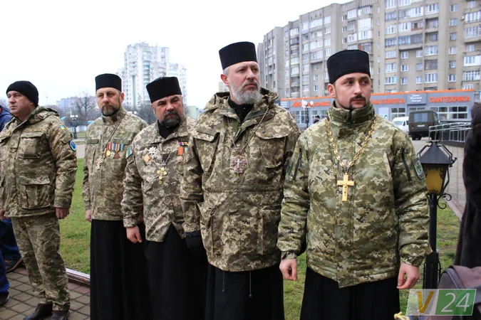 Луцьк: підняли прапор на підтримку військовополонених (фото)