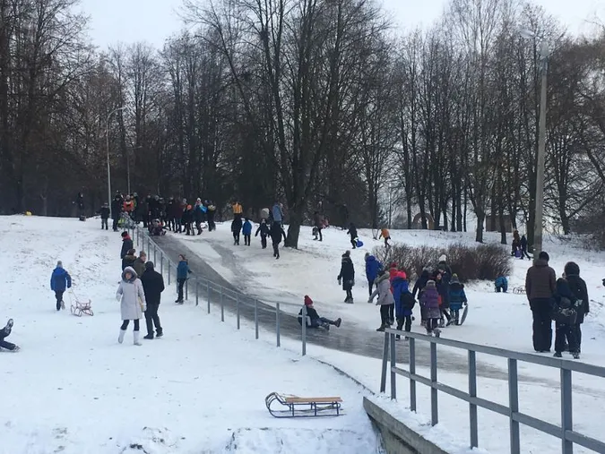 Рум'яні, захекані та щасливі: як розважалися у луцькому парку (фото, відео)