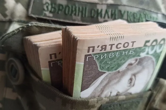 У Раді прийняли закон про «30 тисяч», але виплати лишили ті самі. Чому
