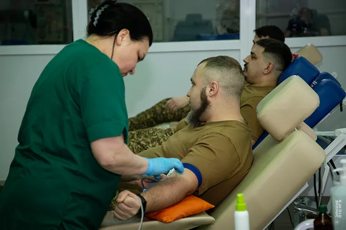 Донорство, що рятує життя: волинські нацгвардійці долучилися до здачі крові (фото)
