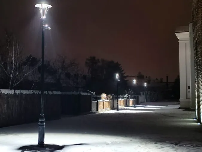 Засніжений Окольний замок у Луцьку в листопаді (фото)