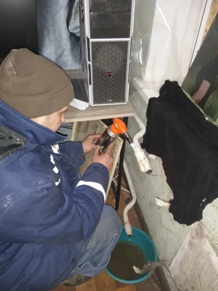 Комунальники з Волині мало не загинули від прильоту шахеда, коли відновлювали тепло у Києві  (фото)