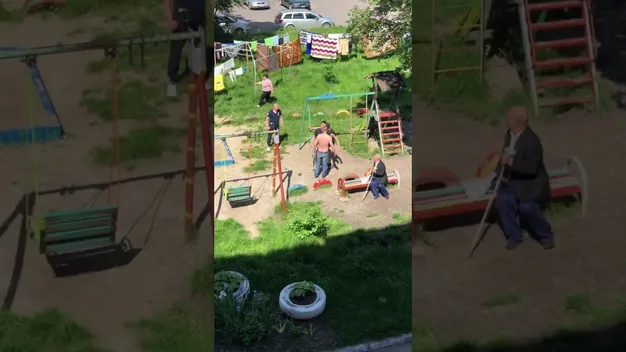 У Луцькому дворі – бійка (відео 18+)