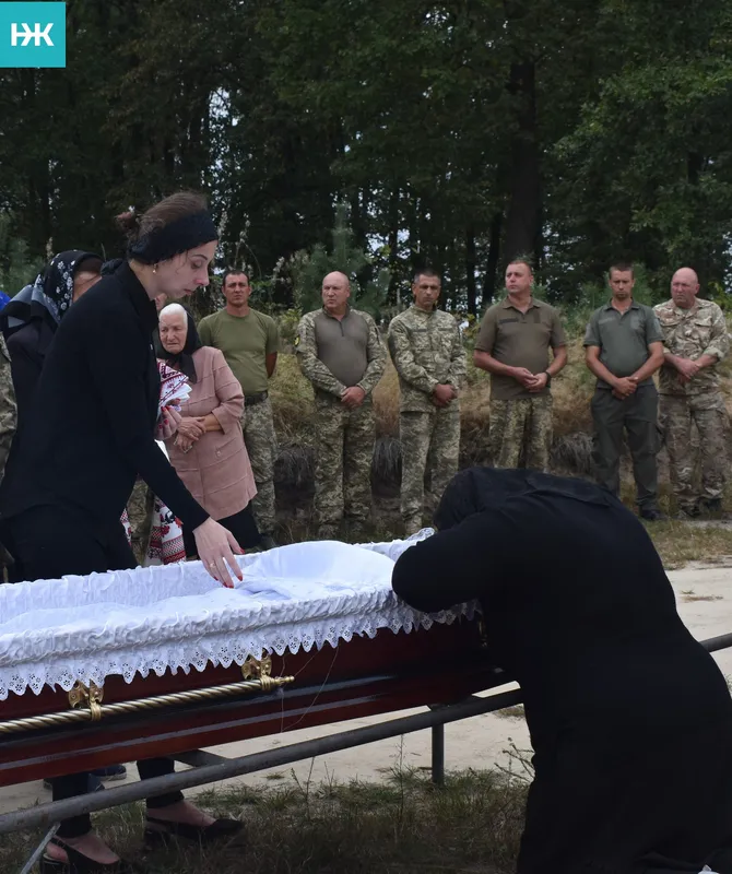 «На щиті» Героя привіз брат: на Волині попрощалися з воїном Віктором Гудьком (фото)
