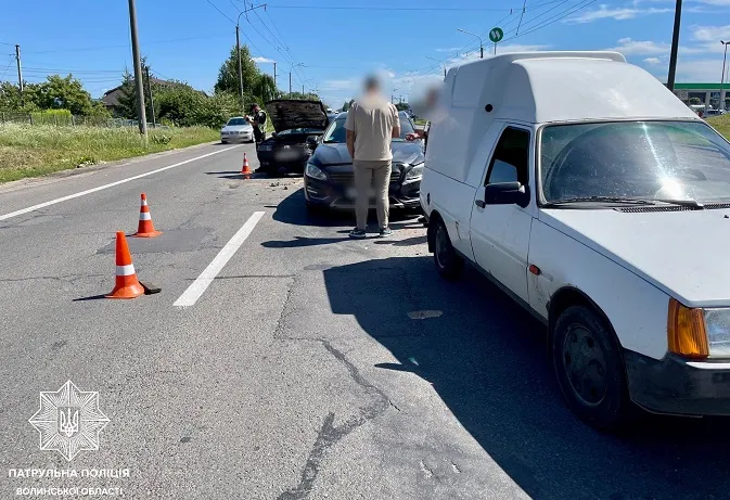 Розтрощені три автівки: подробиці ДТП на Рівненській (фото)