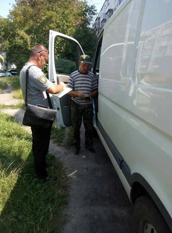 Луцькі муніципали штрафували тих, хто не вміє паркуватися (фото) 