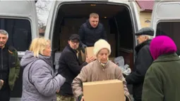 З Луцька у Чернігів: «СВІДОМІ» завезли «сімейні пакунки» з допомогою (фото, відео)
