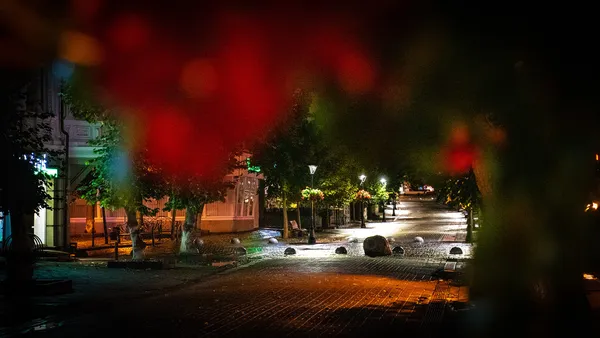 Луцьк після осіннього дощу: фотограф опублікував світлини нічного міста (фото)