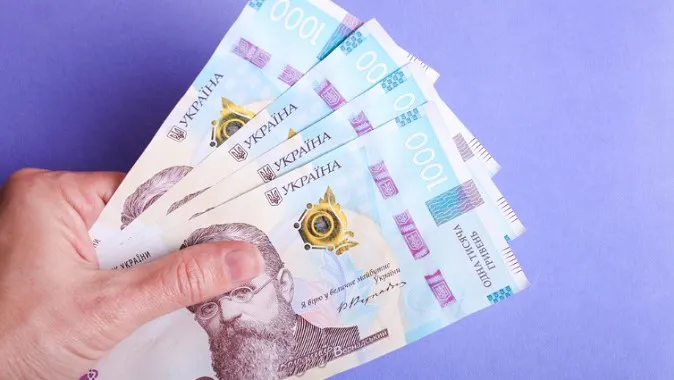 Державні банки почали виплачувати «тисячу Зеленського»