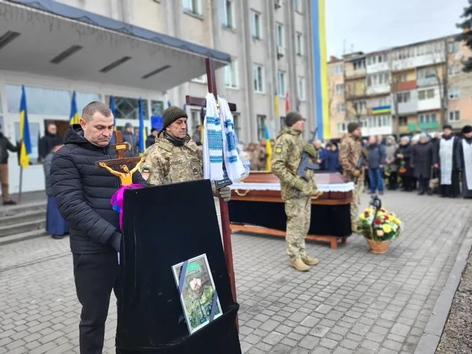 У Ковелі попрощалися із молодим воїном Андрієм Карацаєм (фото)
