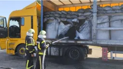 На Волині у вантажівці горіли мішки вугілля (фото)