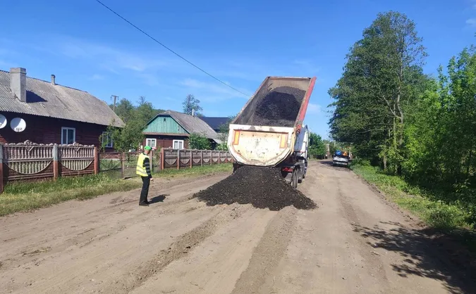 На Волині ремонтують «ґрунтовку» державного значення (фото)
