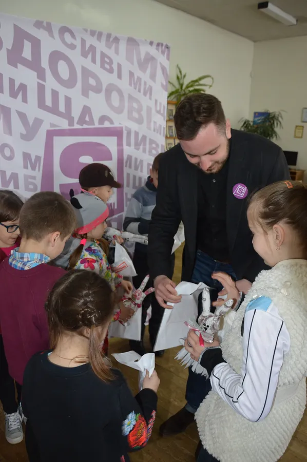 Луцький меценат влаштував дітям передпасхальне свято (фоторепортаж)