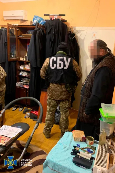 «Методички» кремля і нацистська символіка: що знайшли СБУ у храмах УПЦ МП