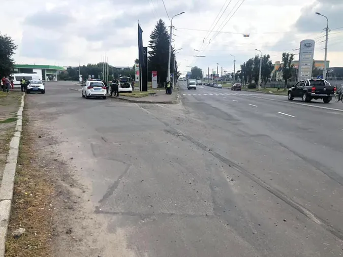 У Луцьку авто патрульних потрапило в аварію (фото)