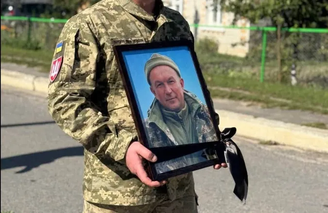 На Волині провели в останню дорогу Героя Олександра Хмарука (фото)