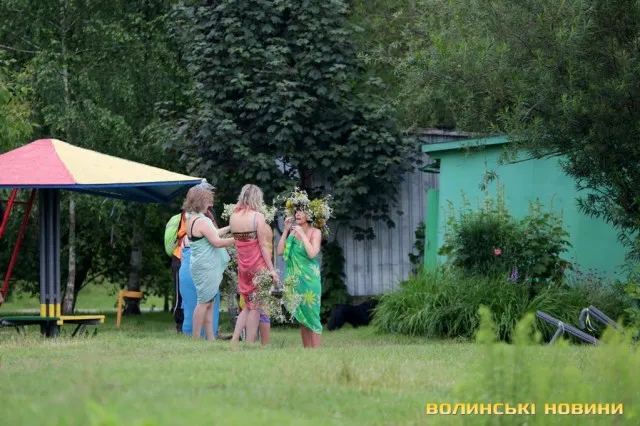 «Запалили потяг до чистоти»: як під Рованцями воду на Купала святили (ФОТО)